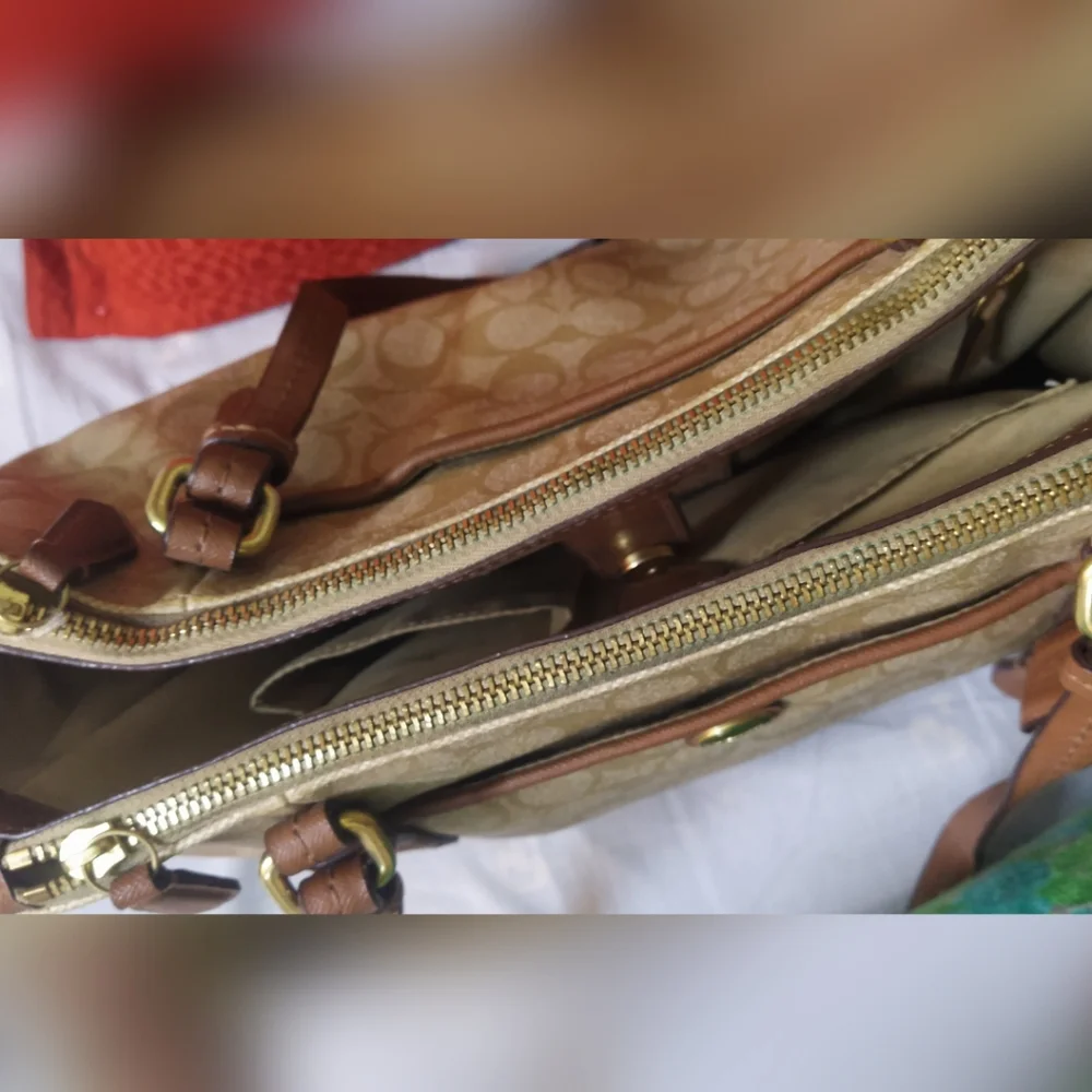 Coach New York Peyton Double Zip Carryall Khaki/Brown #C1495-F24603 pre-owned - Picture 7 of 14